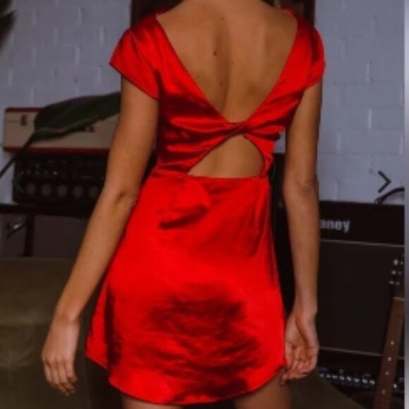 Hello Molly Red Satin Twist Cutout Back Mini Dress Size Medium (6) - Picture 14 of 15
